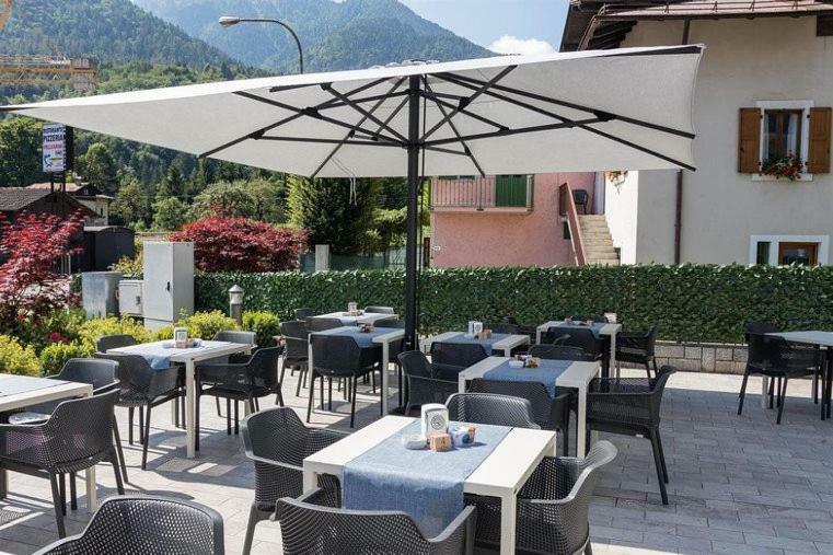 Hotel Milano Тіоне-ді-Тренто Екстер'єр фото