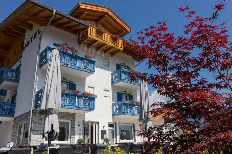 Hotel Milano Тіоне-ді-Тренто Екстер'єр фото